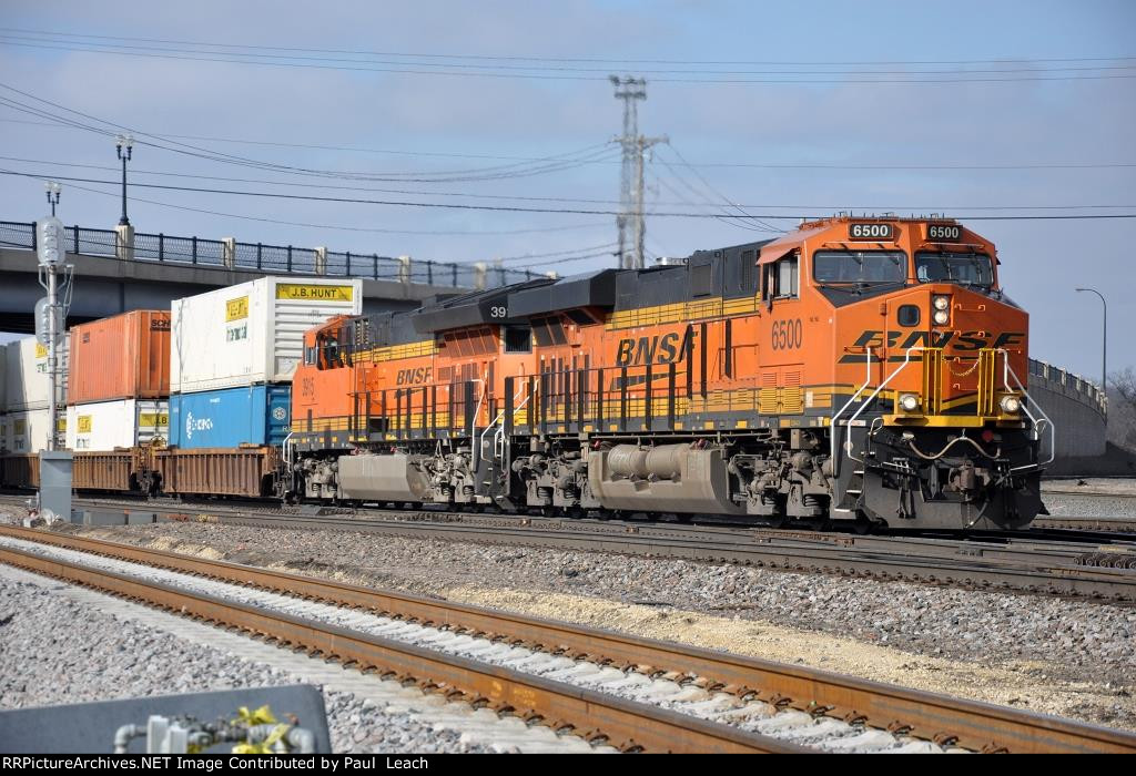 Eastbound intermodal rolls through University